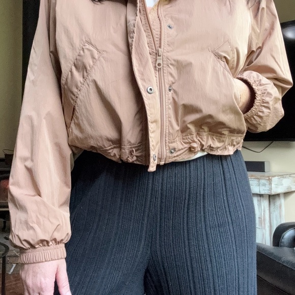 Offline by Aerie Cropped Nylon Windbreaker NWOT - Picture 6 of 6